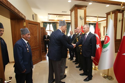 Valimiz Yılmaz DORUK 30 Ağustos Zafer Bayramı’nın 101. Yıl Dönümü Çerçevesinde Askeri ve Mülki Erkan ile Gazilerimizin Tebriklerini Kabul Etti