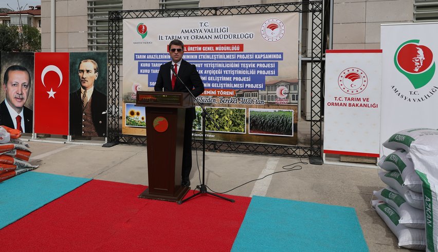 Valimiz Önder BAKAN, Kuru Tarım Alanlarında Üretimi Desteklemek İçin Hazırlanan Yağlık Ayçiçeği ve Nohut Tohumlarını Üreticilerimize Teslim Etti